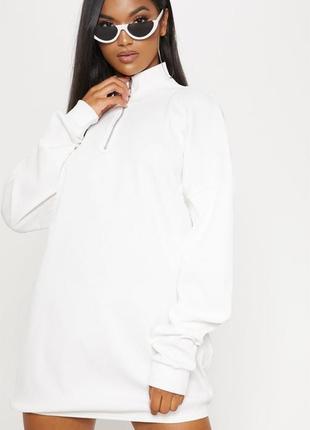 Белое платье свитшот в рубчик с длинными рукавами