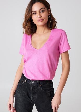 Розовая ( бабл- гамм) хлопковая футболка с v-образным вырезом
