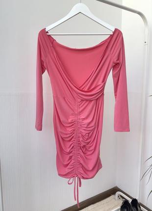Розовое платье по фигуре с длинными рукавами flounce london