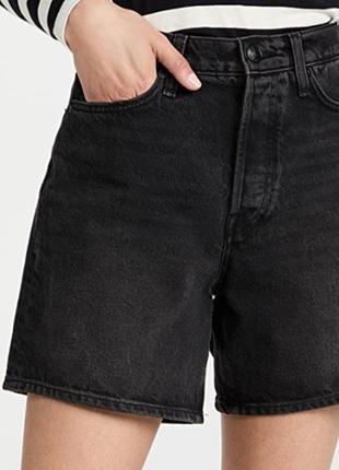 Черные джинсовые шорты на высокой посадке