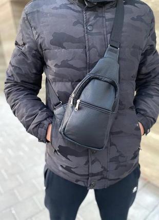 Мужская сумка слингер кожаная, черная, на 3 отделения