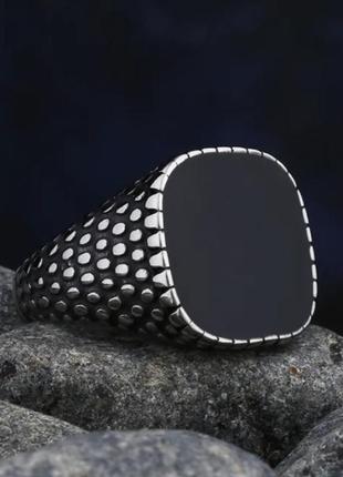 Кольцо 20.5 р с черным агатом нержавеющая сталь  перстень
