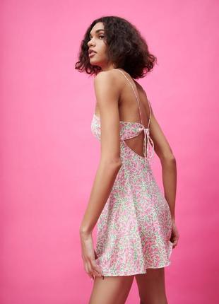 Zara цветочное платье мини с открытой спинкой вискоза розовая ...