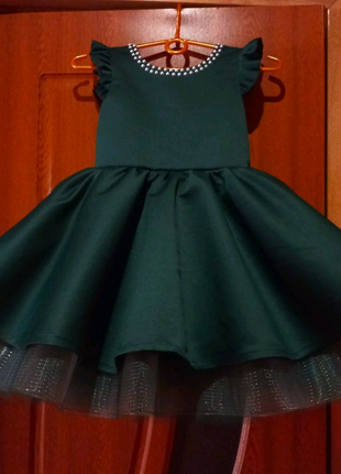Зелена  сукня для дівчинки на свята