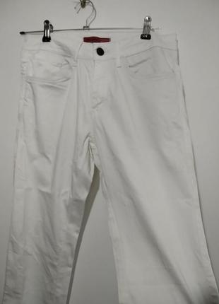 Легкие мужские брюки белого цвета