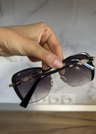 Солнцезащитные очки коричневые в металлической оправе