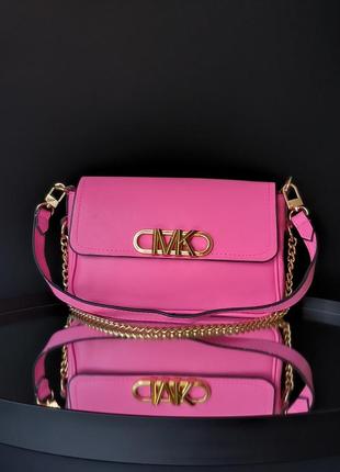 Сумка в стиле michael kors parker medium logo crossbody bag pink