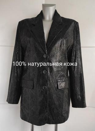 Стильна шкіряна куртка, піджак чорного кольору з зміїним принтом