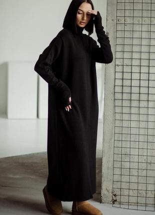 Теплое черное платье макси с рукавами митенками из шерсти