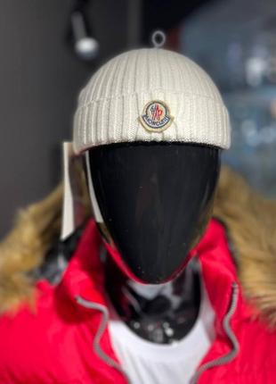 Женская шапка moncler в белом цвете