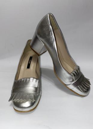 Серебрянные туфли на устойчивых каблуках mtng