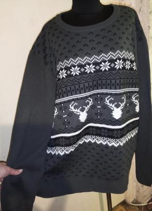 Трикотажной вязки,новогодний свитер с оленями,большого размера...