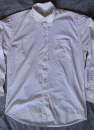 белая рубашка с длинным рукавом