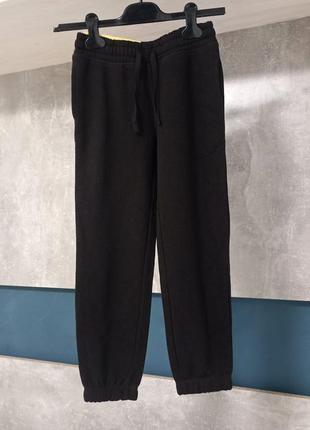 Теплые спортивные штаны, черные джоггеры на флисе 140, 146-152 см