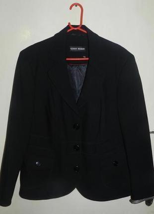 Офисный,чёрный жакет-пиджак с карманами,большого размера,сост....