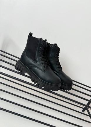 Чорні зимові черевики