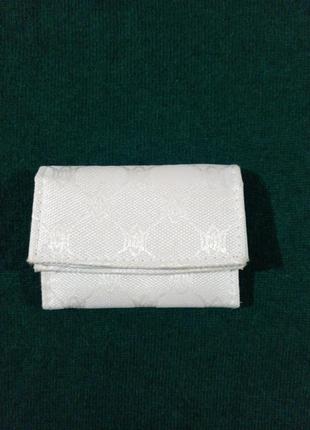 Маленький білий гаманець