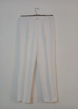 Білі класичні брюки