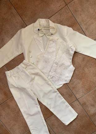 Шикарный костюм в молочном цвете на мальчика 2-3 года