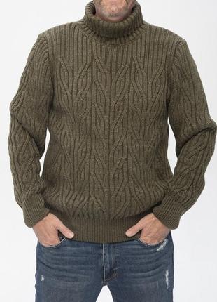 Теплый шерстяной свитер