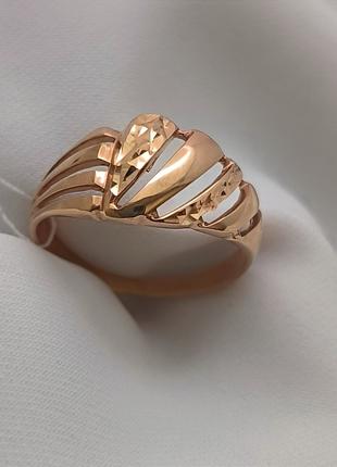 Золотое женское кольцо