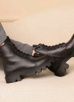 Стильні чорні трендові жіночі черевики зимові,шкіра,хутро,зима