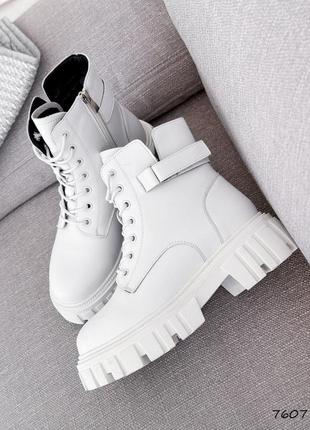 Білі черевики зимові 40 41 розміру