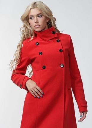 Красное пальто.
