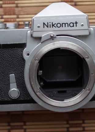 Фотоапарат Nikon Nikomat FT N + потертий кофр