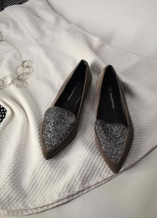Бархатные велюровые серебряные туфли балетки с острым носиком