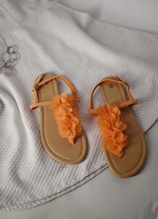 Гарненькі нові босоніжки сандалі в'єтнамки помаранчеві з квітками