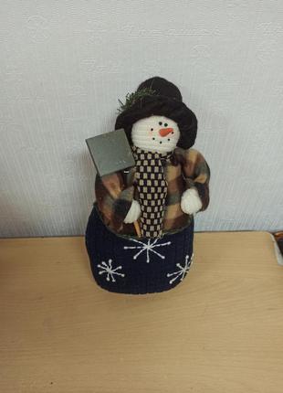 Новогодний декор, снеговик с металлической лопатой