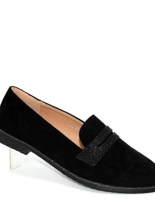 Замшеві туфлі жіночі лофери в чорному кольорі. чорний