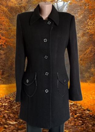 Черное укороченное пальто .