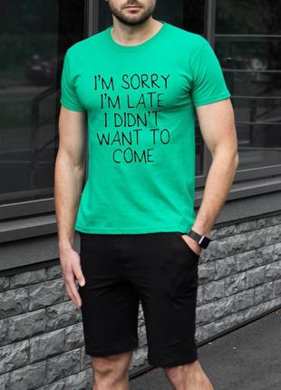 Мужской летний комплект зелёная футболка с принтом "Опоздал" и...