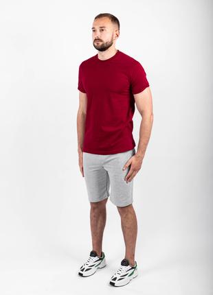 Мужской летний комплект бордовая футболка пенье и меланжевые ш...