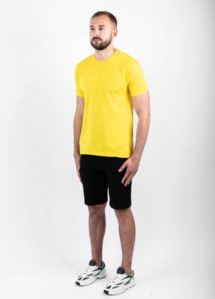 Мужской летний комплект жёлтая футболка и чёрные шорты