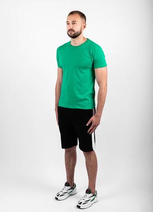 Мужской летний комплект зелёная футболка и чёрные шорты лампас