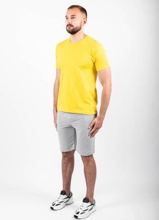 Мужской летний комплект жёлтая футболка и меланжевые шорты