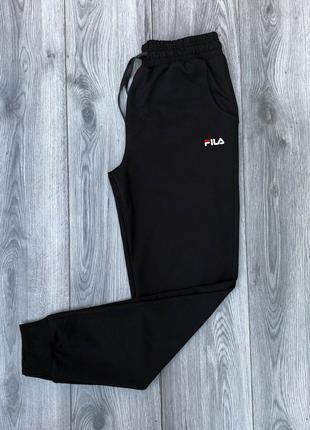 Мужские утепленные спортивные чёрные штаны с принтом "Fila"
