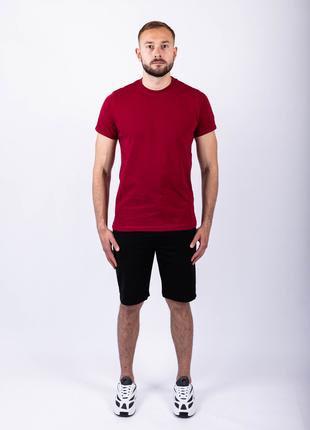 Мужской летний комплект бордовая футболка пенье и чёрные шорты...