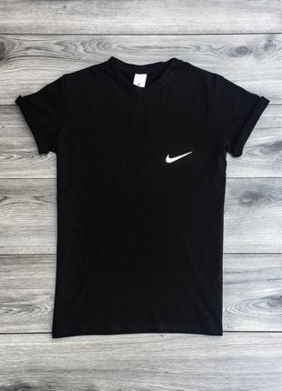 Мужская чёрная футболка с принтом "Nike"
