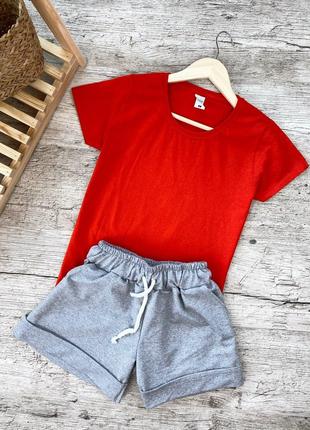 Жіночий річний комплект червона футболка і сірі шорти