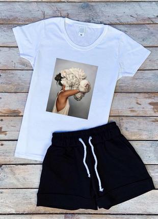 Женский летний комплект белая футболка с принтом "Пионы" и чёр...