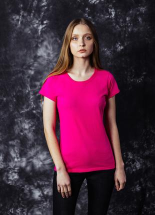 Женская розовая приталенная футболка