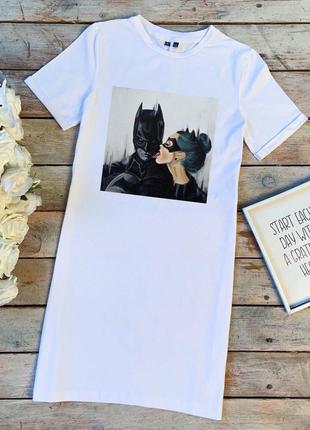 Универсальное белое платье-футболка с принтом "Бэтмен"