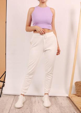 Женский летний комплект лавандовый базовый топ и белые штаны