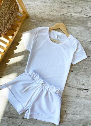 Женский летний комплект белая футболка и белые шорты