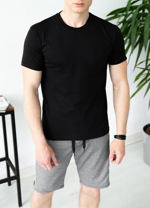 Мужской летний комплект черная футболка + серые шорты с лампасами