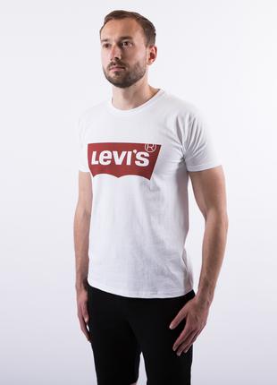 Мужская белая футболка с принтом "Levis"